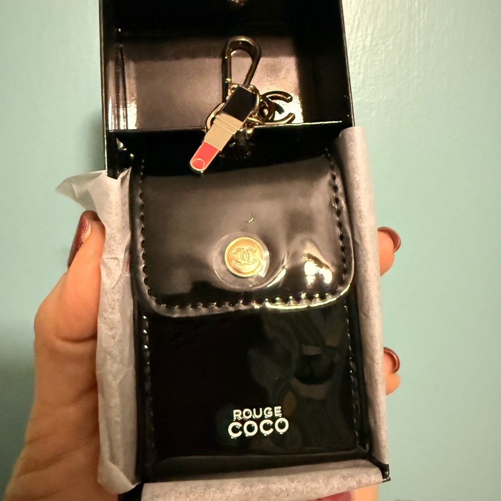 🖤 CHANEL Rouge Coco Black Patent Key Holder / Lipstick Pouch w/ Gold Hardware
